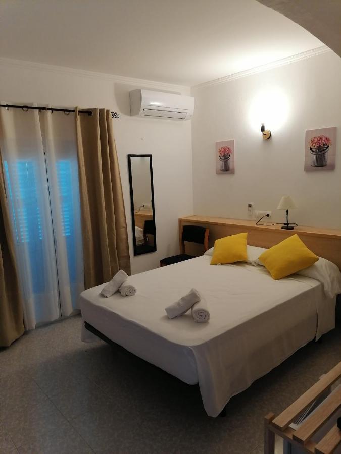 Hostal Pepe Sant Ferran de Ses Roques Exterior photo