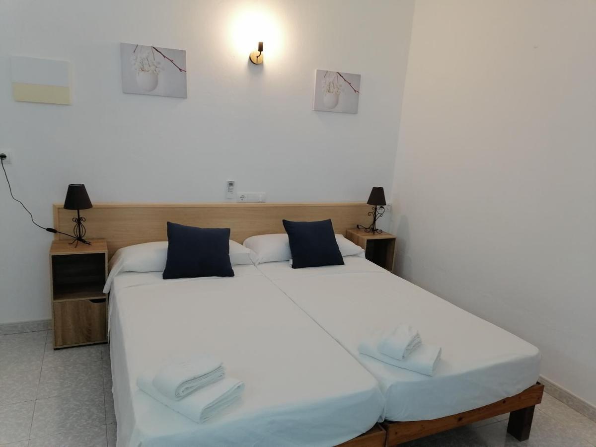 Hostal Pepe Sant Ferran de Ses Roques Exterior photo