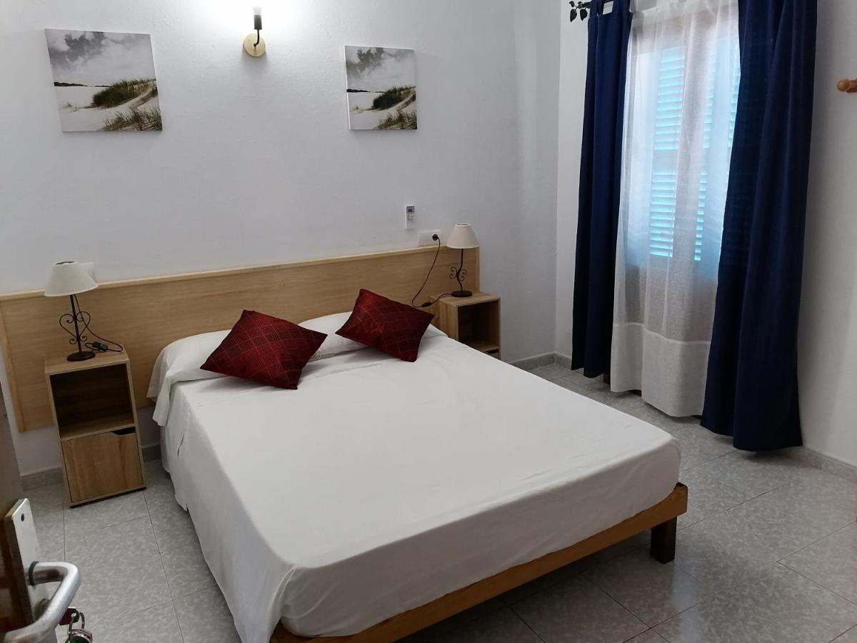 Hostal Pepe Sant Ferran de Ses Roques Exterior photo
