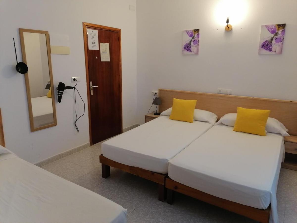 Hostal Pepe Sant Ferran de Ses Roques Exterior photo