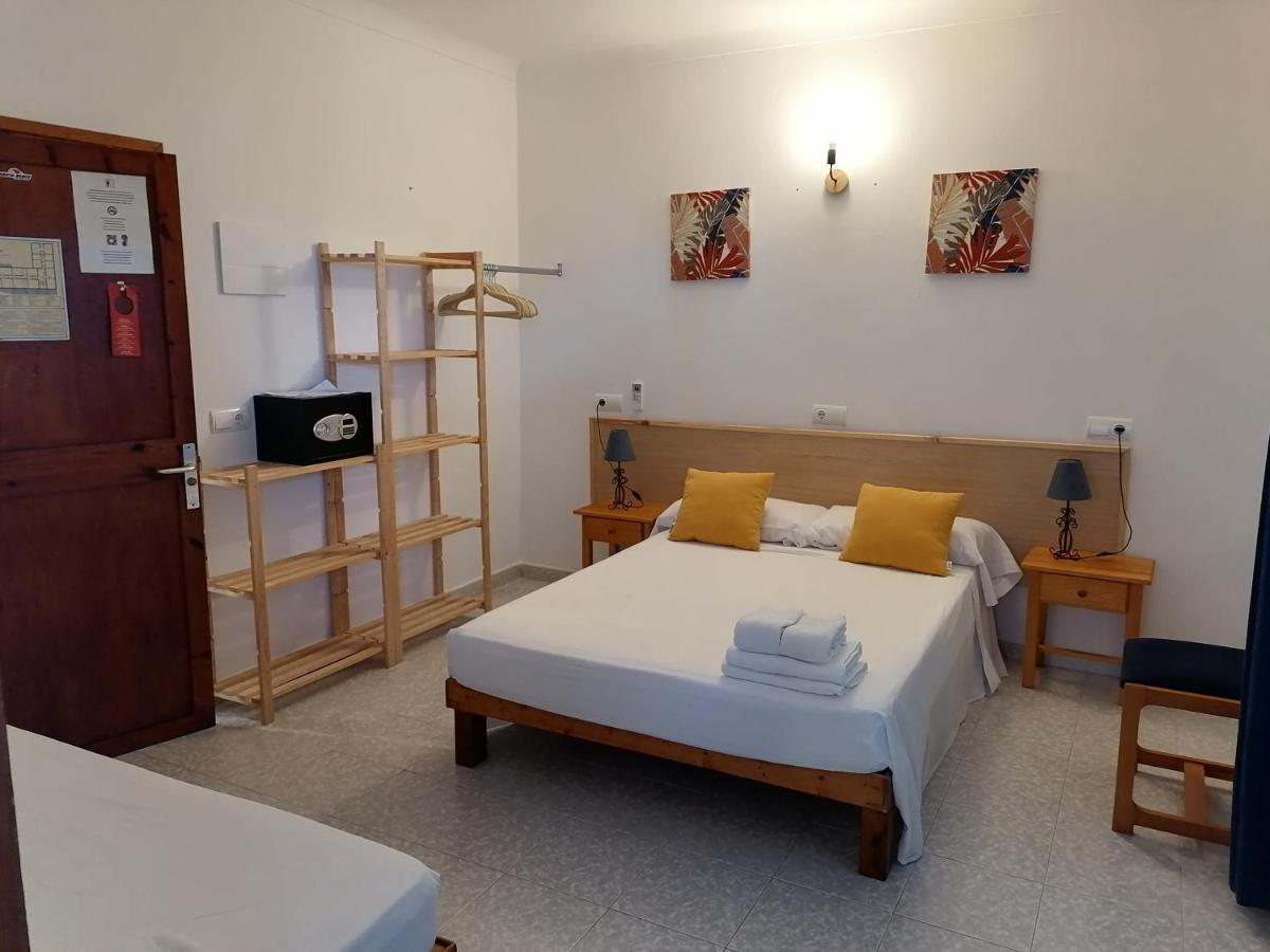 Hostal Pepe Sant Ferran de Ses Roques Exterior photo