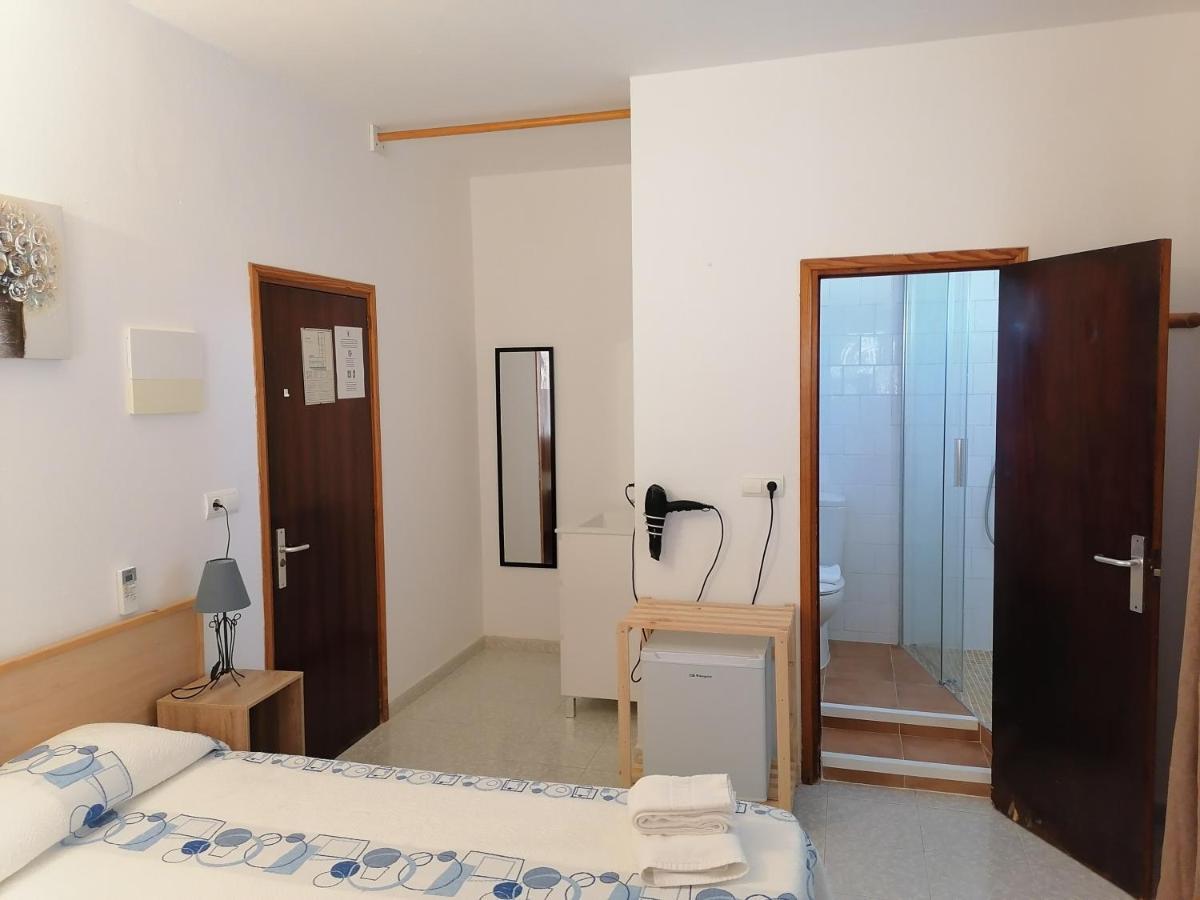 Hostal Pepe Sant Ferran de Ses Roques Exterior photo
