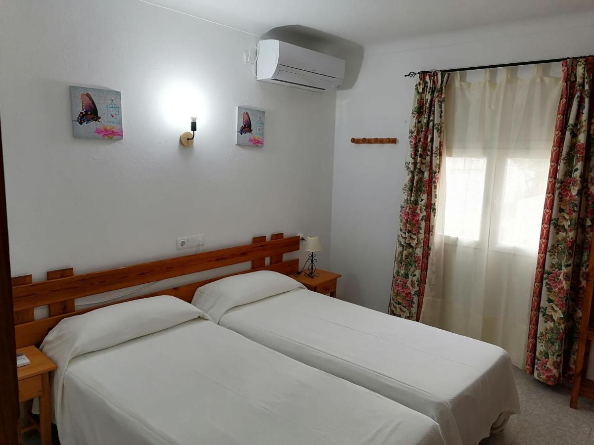 Hostal Pepe Sant Ferran de Ses Roques Exterior photo