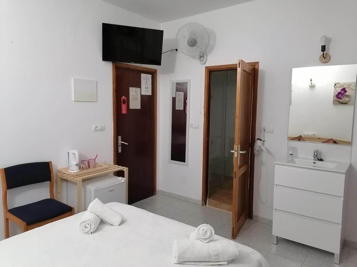 Hostal Pepe Sant Ferran de Ses Roques Exterior photo