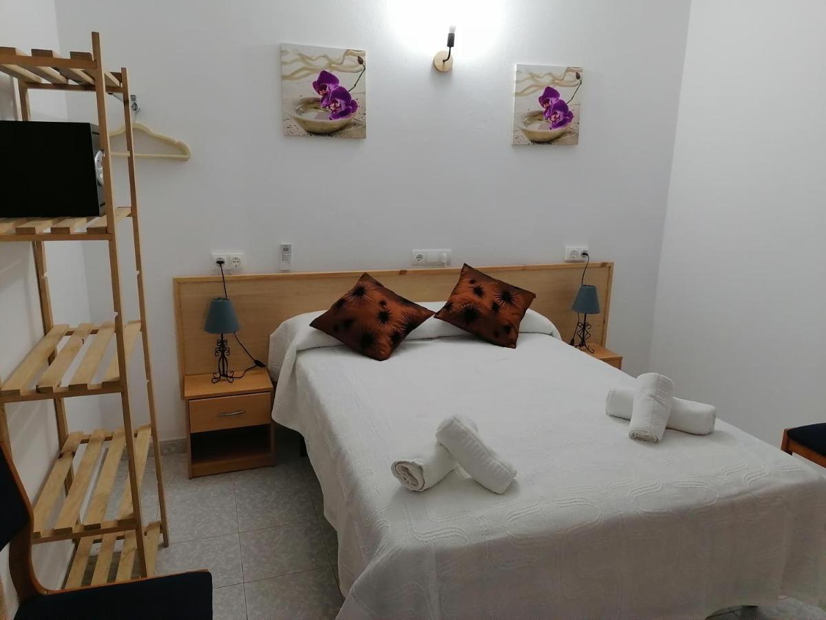 Hostal Pepe Sant Ferran de Ses Roques Exterior photo
