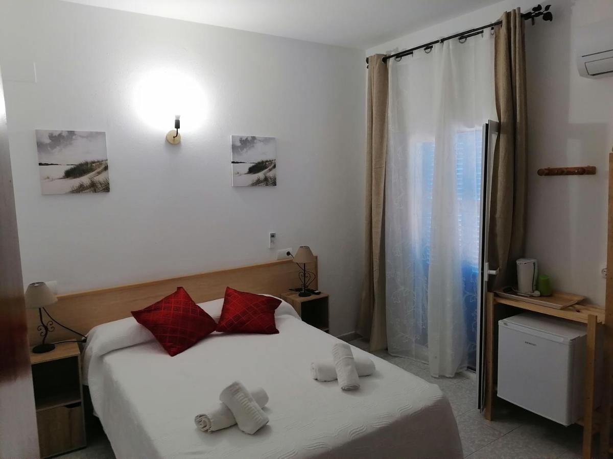 Hostal Pepe Sant Ferran de Ses Roques Exterior photo